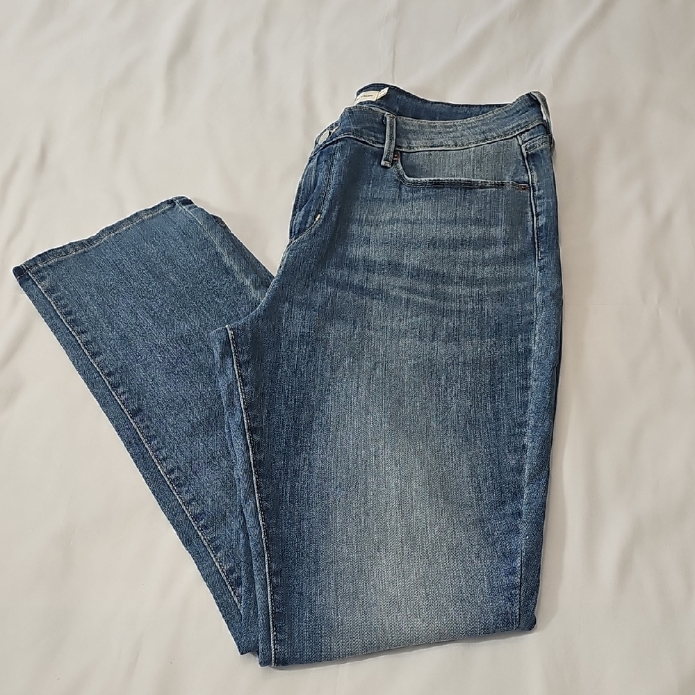 Levis Strauss Mid Rise Straight. Womens Size 14
